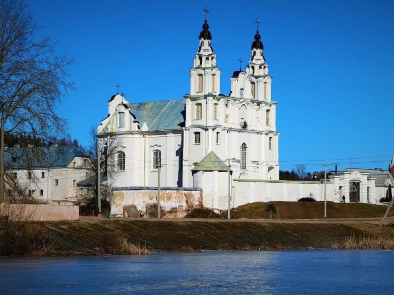 Индивидуальная обзорная экскурсия по Гродно и Лиде - индивидуальная экскурсия в Гродно на машине гида длительностью 7 часов с количеством участников до 6 человек цена экскурсии 18400₽