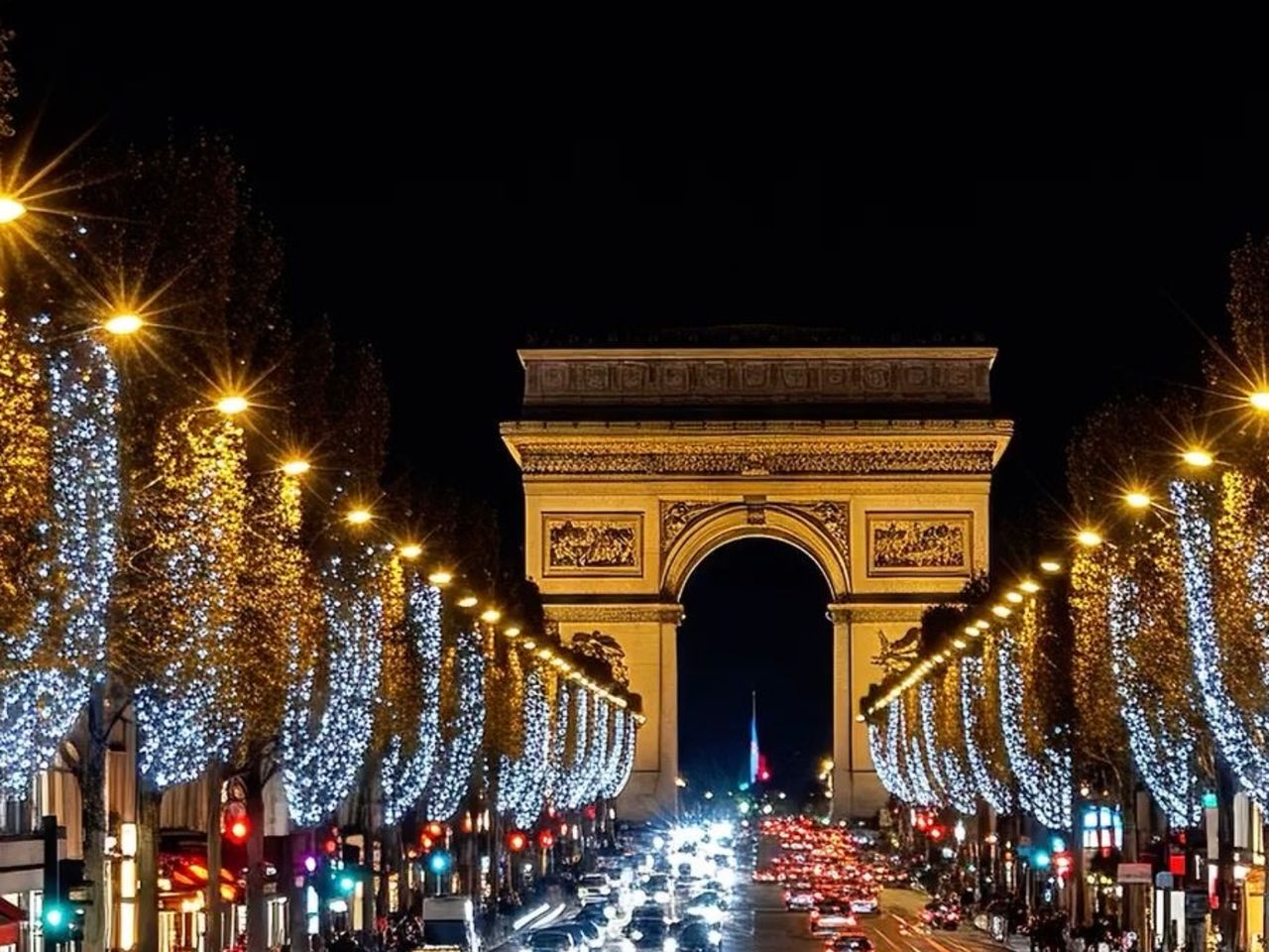 Пешая экскурсия по Елисейским Полям с финалом у Эйфелевой башни - индивидуальная экскурсия в Париже пешком длительностью 2 часа с количеством участников до 6 человек цена экскурсии 240€