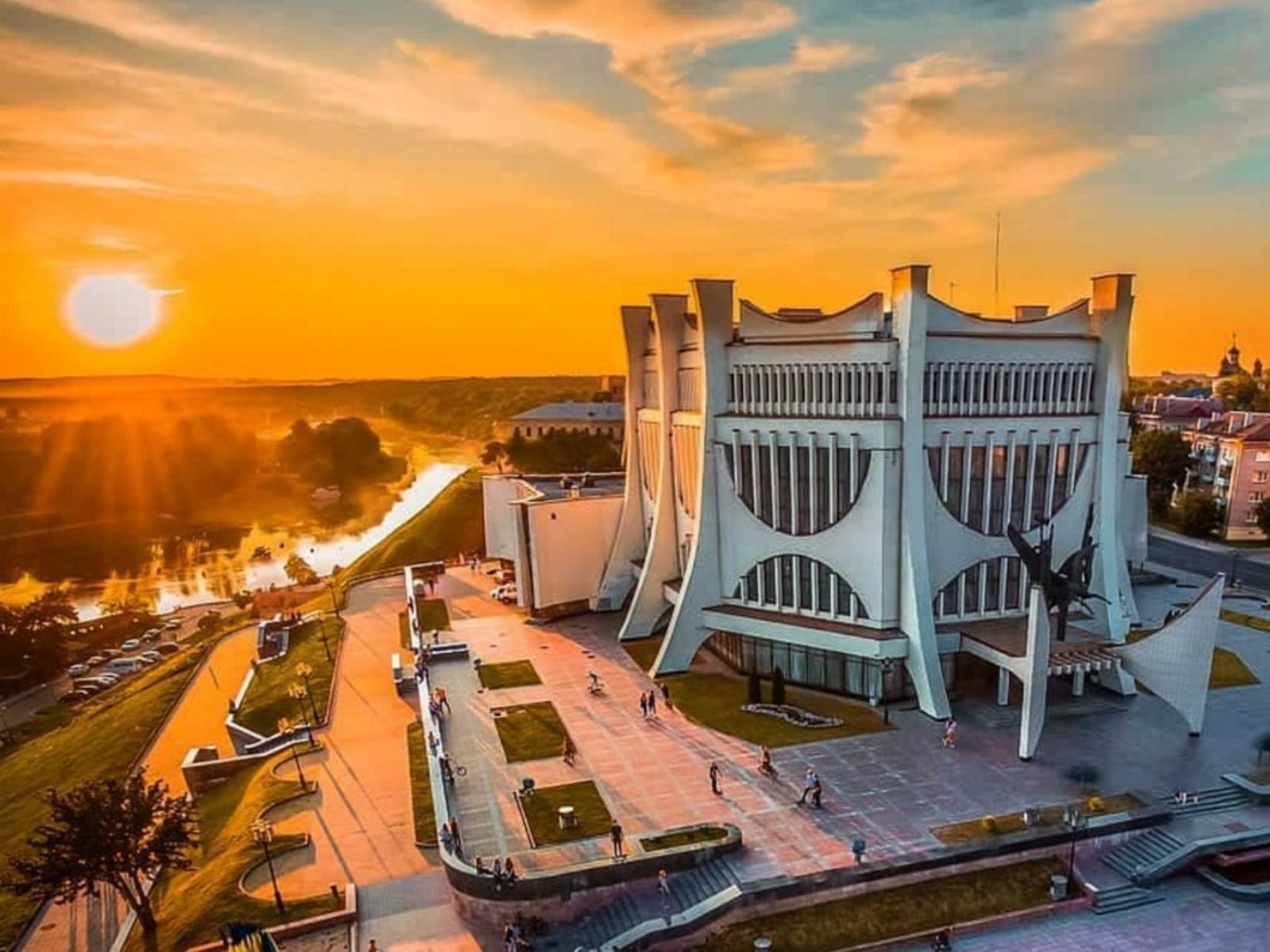 Закат над Драмтеатром
