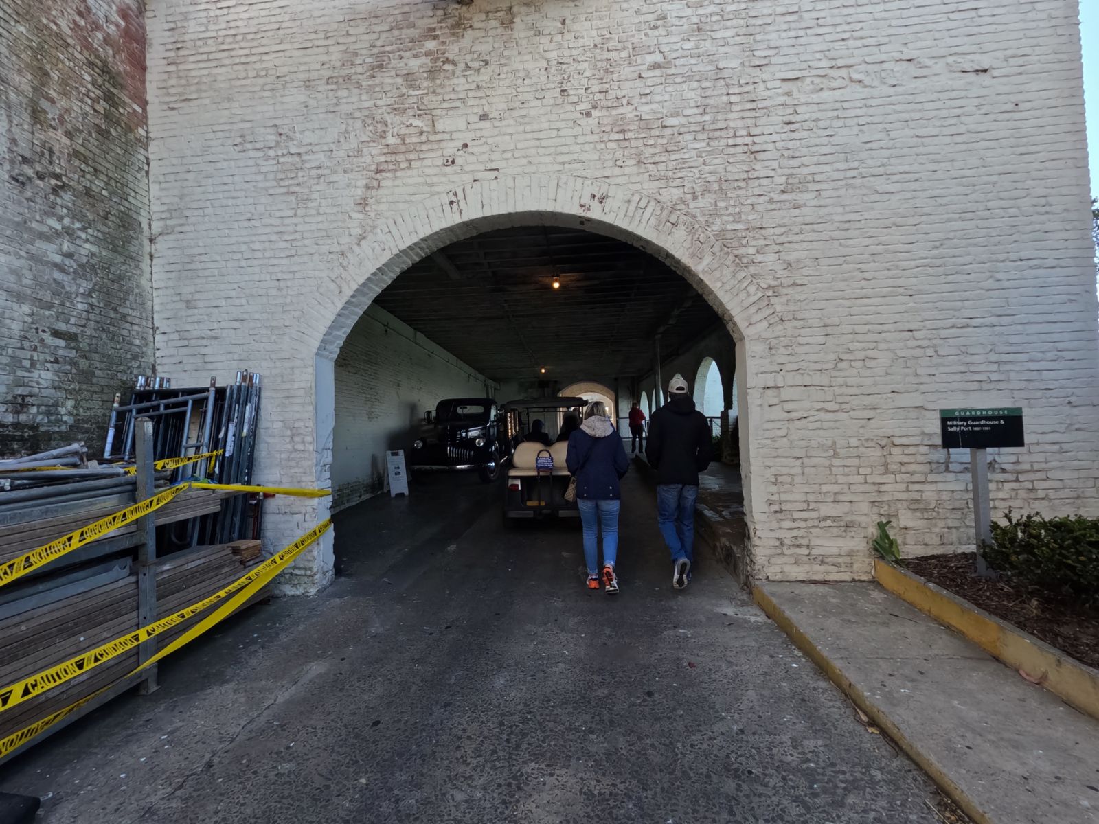 Дорога к тюремному блоку