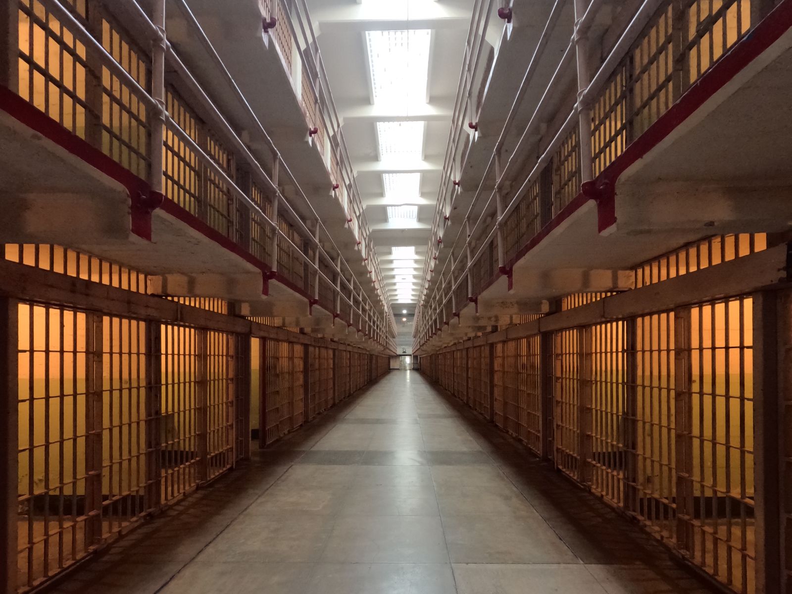 Один из коридоров с камерами