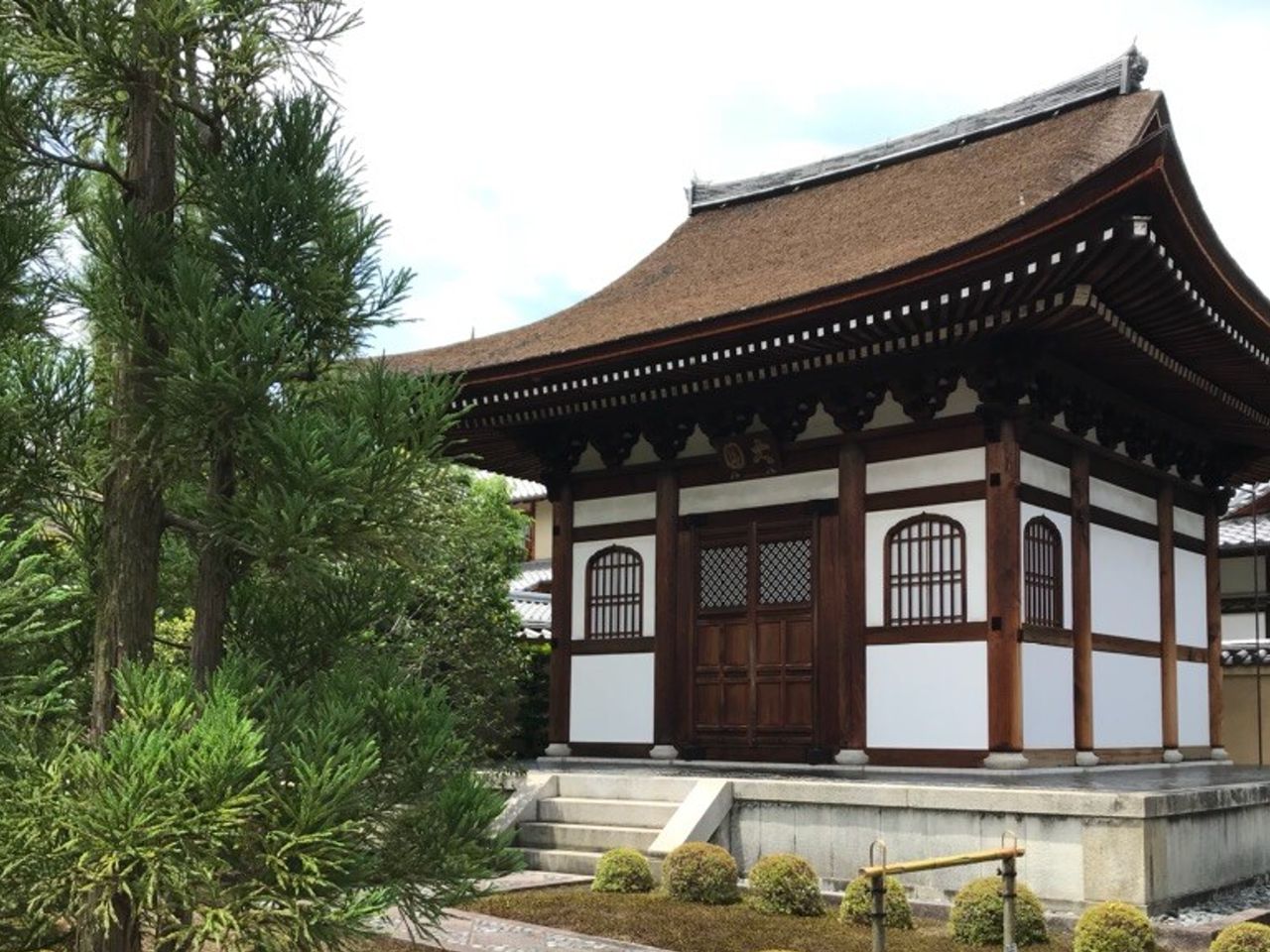 Индивидуальная обзорная экскурсия по "тихим" локациям Киото - индивидуальная экскурсия в Киото длительностью 4 часа с количеством участников до 4 человек цена экскурсии 285€