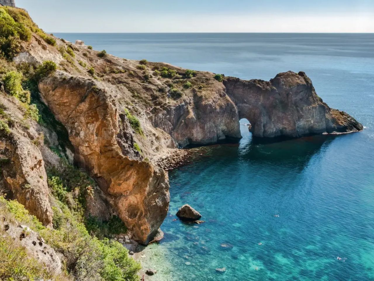 Индивидуальная экскурсия по Севастополю - индивидуальная экскурсия в Севастополе пешком длительностью 2 часа с количеством участников до 4 человек цена экскурсии 7000₽