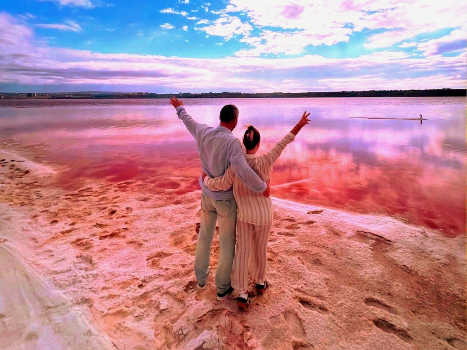 Розовое озеро