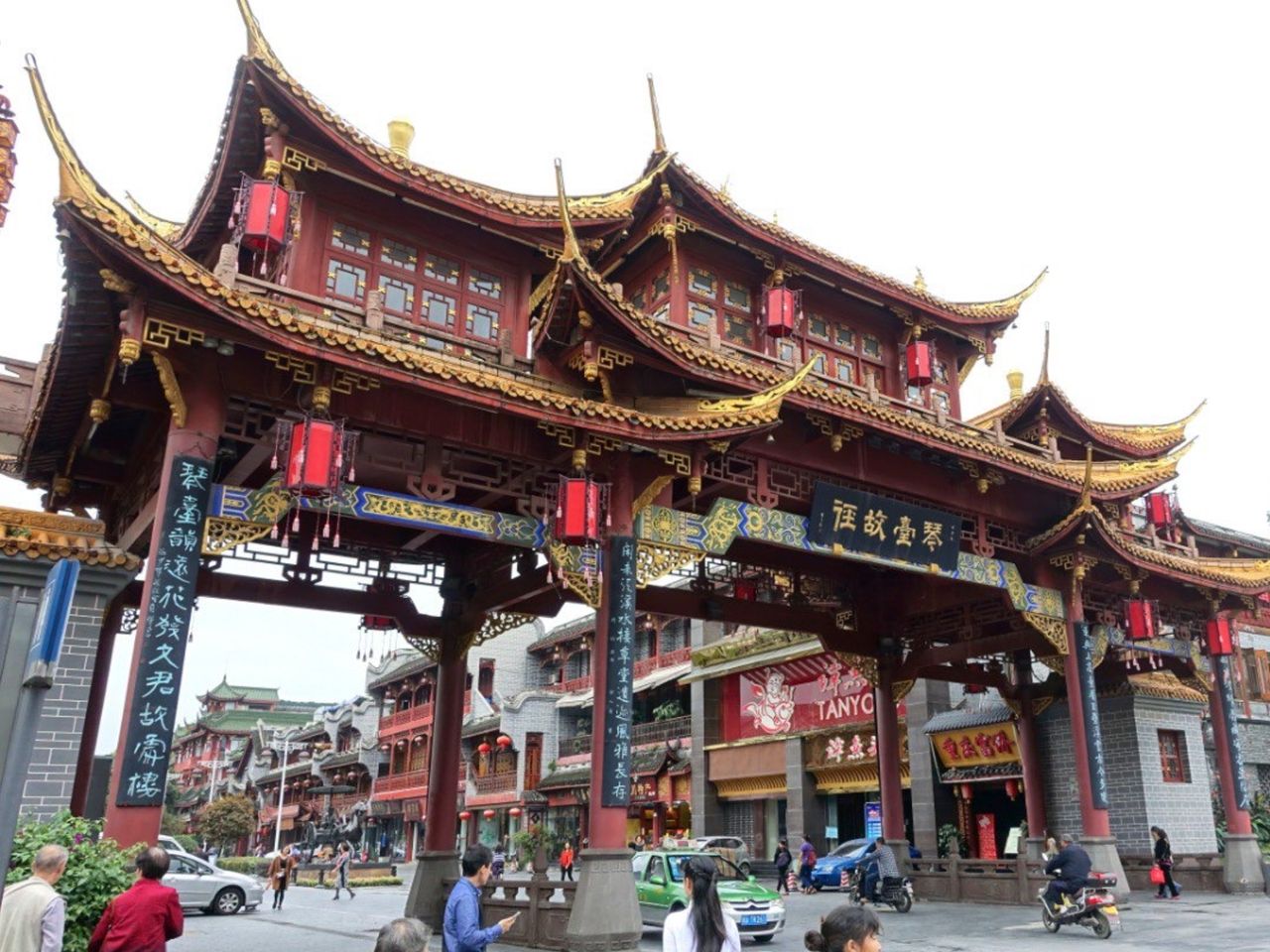 Обзорная экскурсия в Чэнду для транзитных путешественников - индивидуальная экскурсия в Чэнду на машине гида длительностью 4 часа с количеством участников до 3 человек цена экскурсии 510$