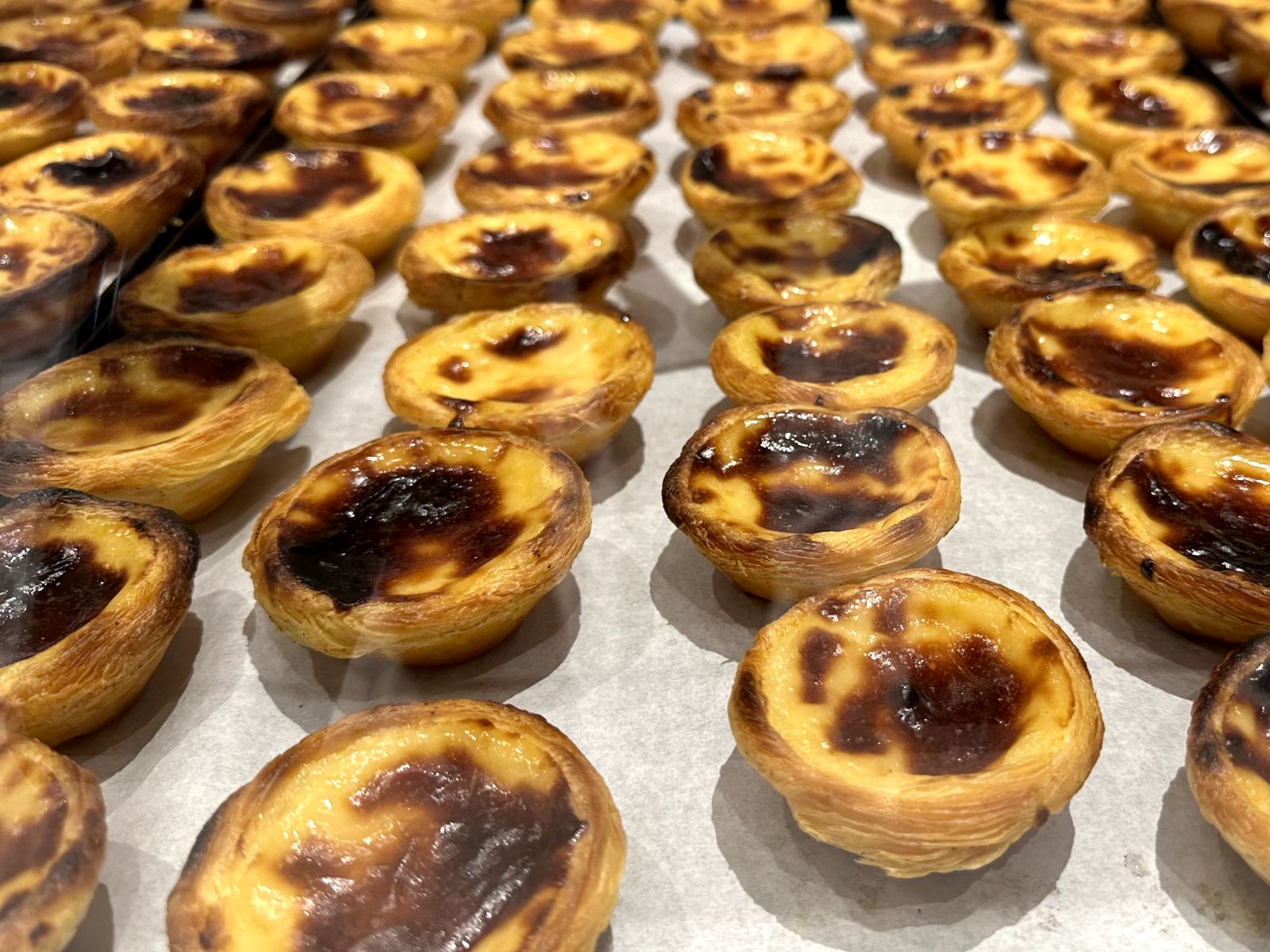 Традиционная выпечка Португалии - паштел-де-ната