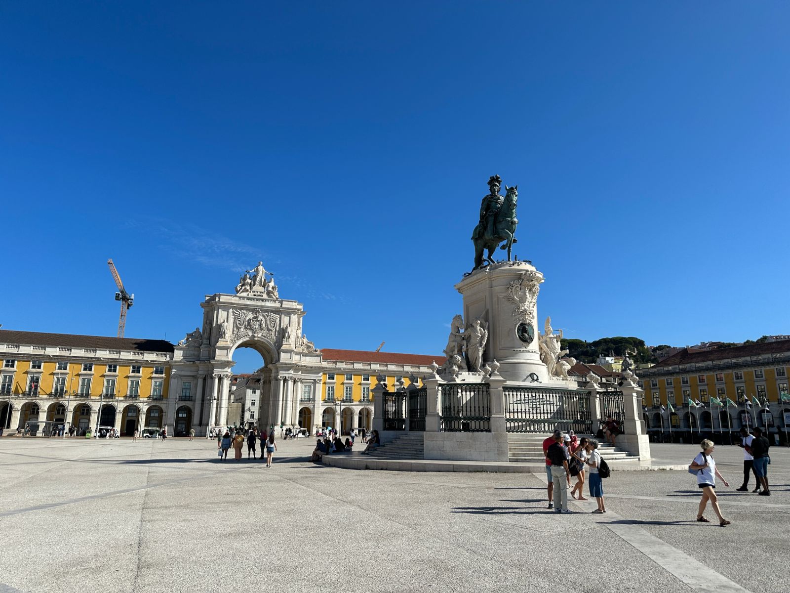 Площадь Королевского дворца в Лиссабоне