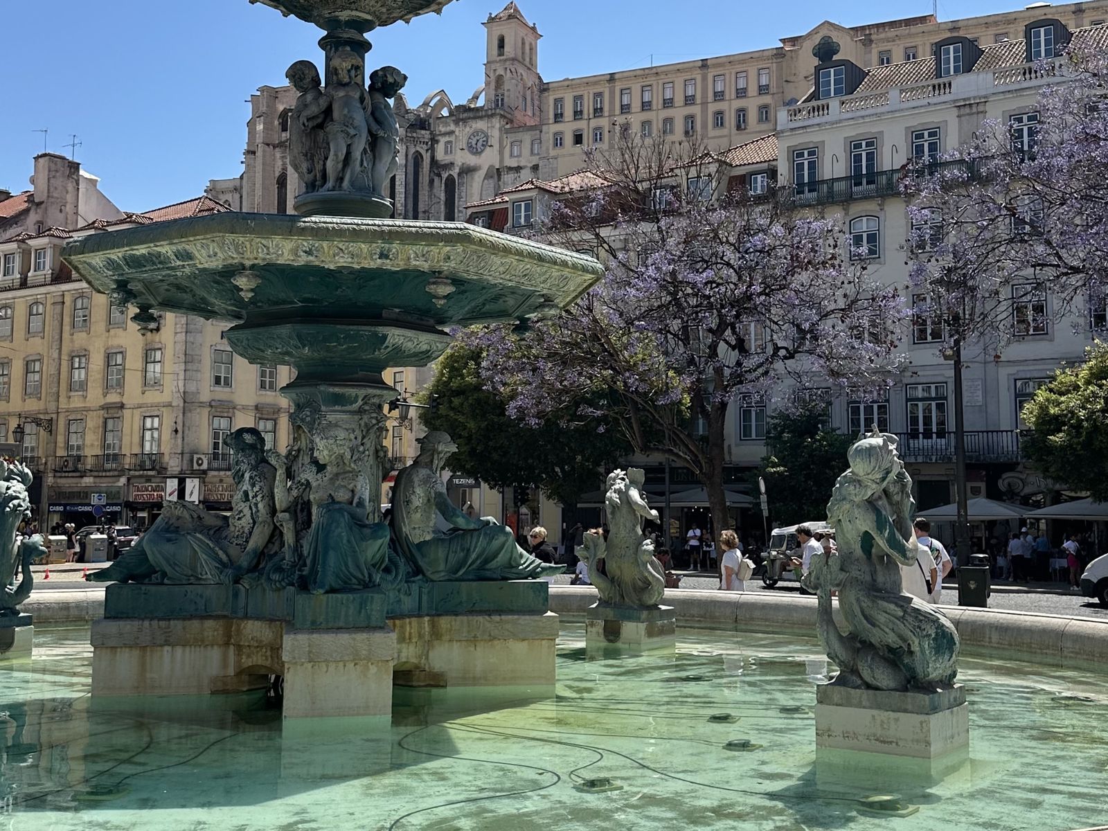 Фонтан на площади Россиу