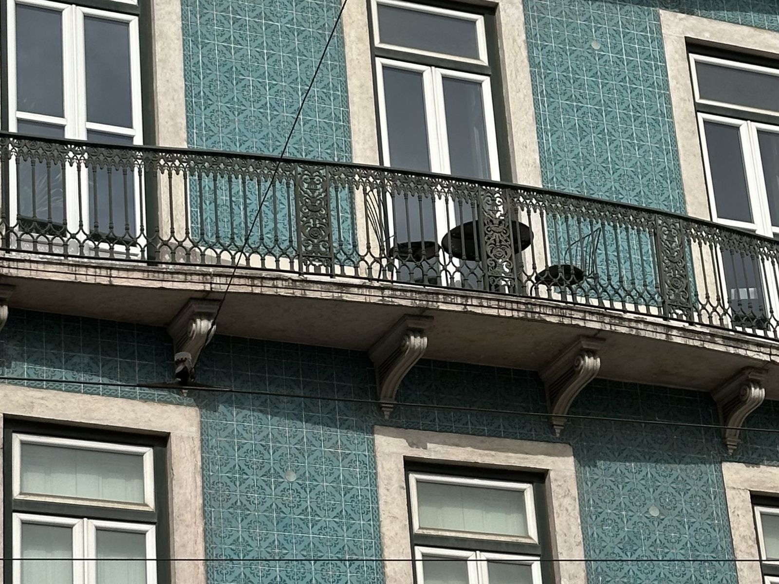 Керамика азулежу на зданиях Лиссабона