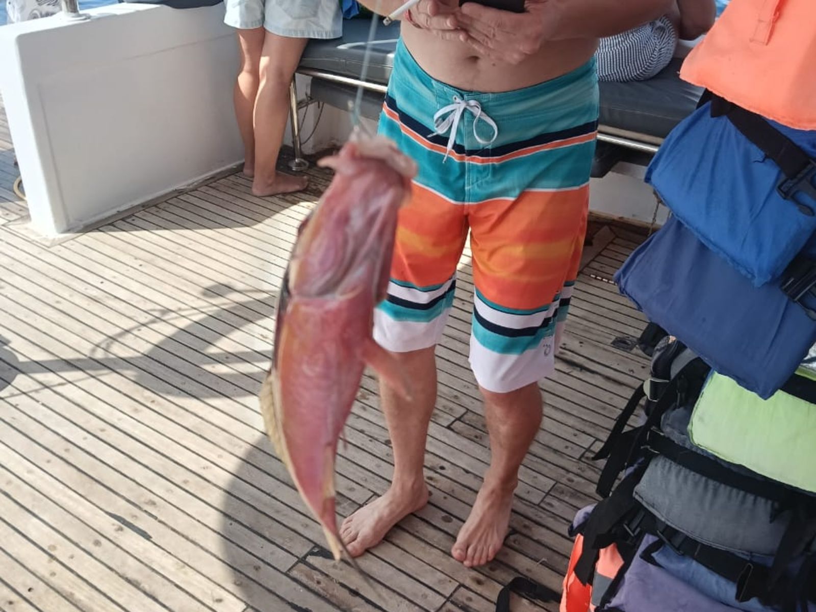 Свежий улов прямо на борту яхты