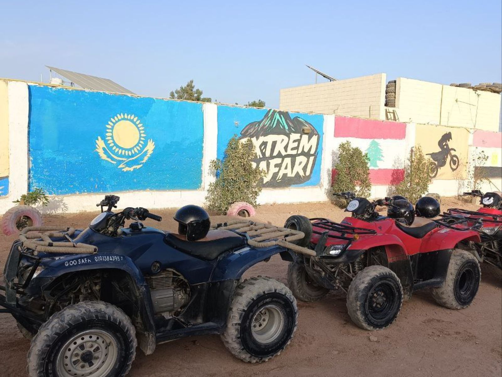 Готовые к старту квадроциклы на базе сафари в Шарм-эль-Шейхе