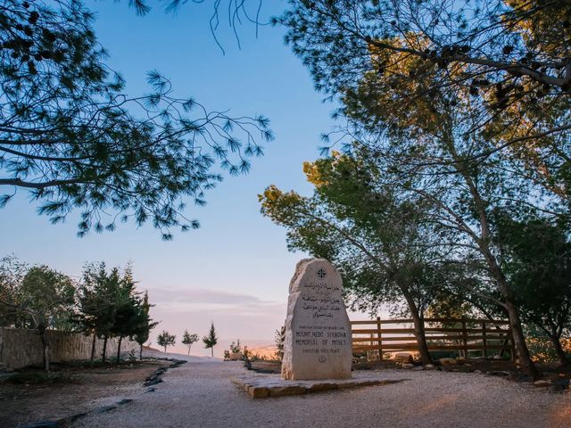 Обзорная экскурсия из Аммана в город мозаик Мадаба и к горе Нево