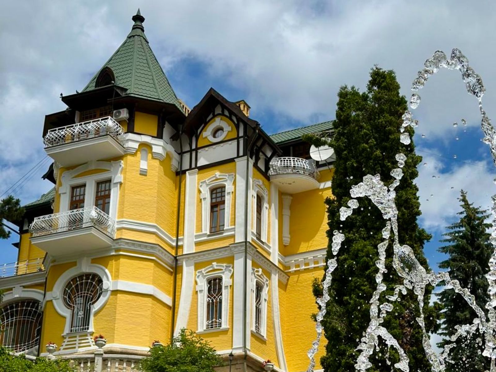 Усадьба Твалчрелидзе (Дача Кшесинской)