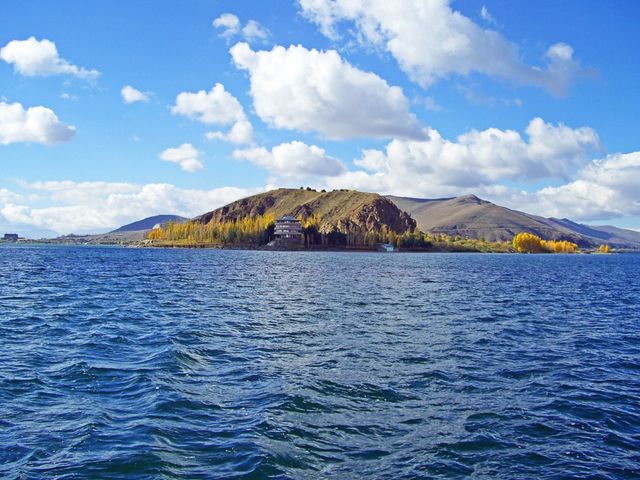 Экскурсия к озеру Севан: Севанаванк, прогулка на лодке и отдых