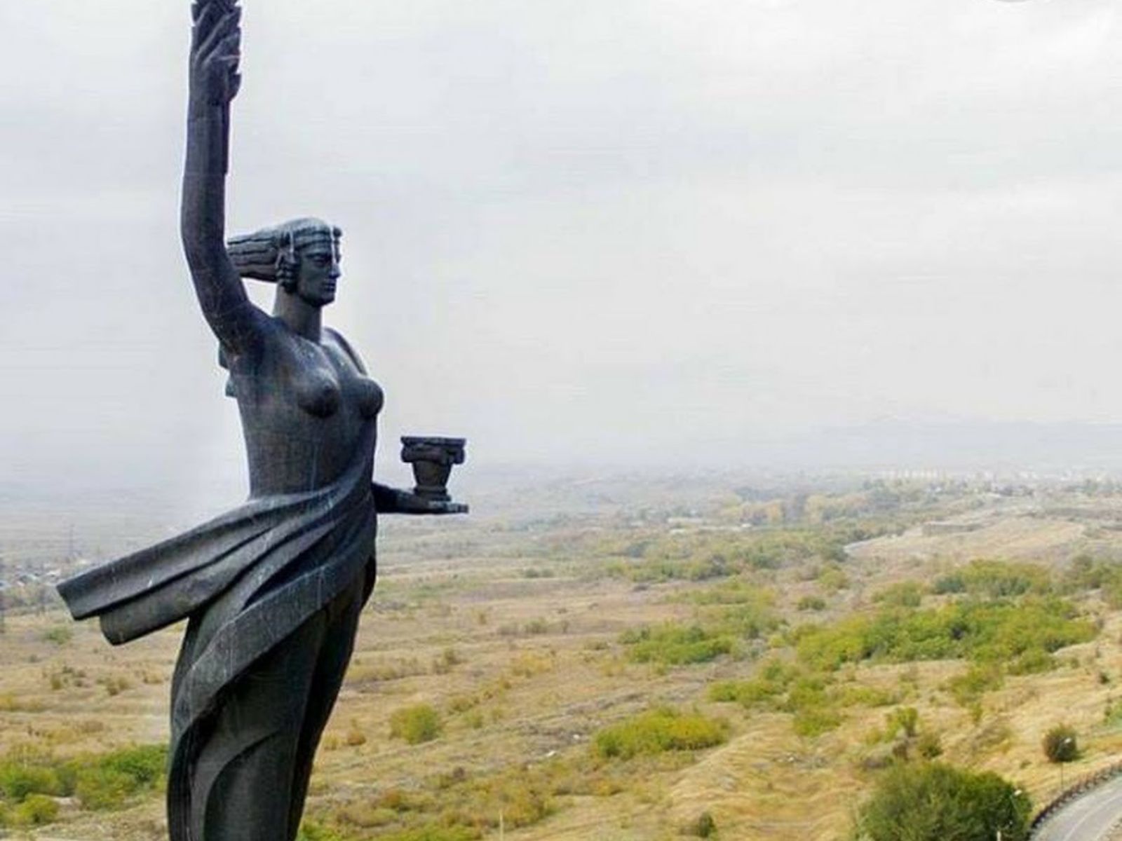 Мать Армения в Гюмри