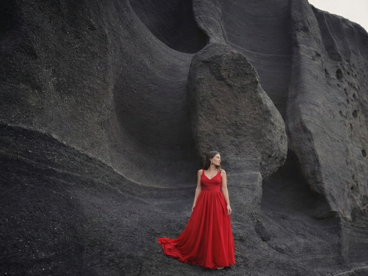 Фотоэкскурсия из Еревана "Красное платье на Чёрных скалах" - индивидуальная экскурсия в Ереване на машине гида длительностью 6 часов с количеством участников до 4 человек цена экскурсии 190€