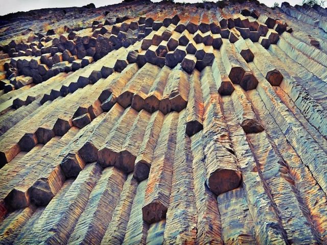 Фотоэкскурсия из Еревана "Красное платье на Чёрных скалах" — фото 3