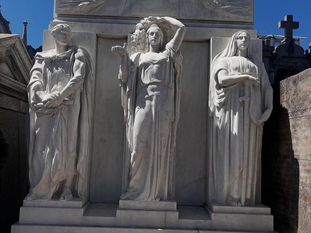 Экскурсия о тайнах и легендах главного некрополя Аргентины