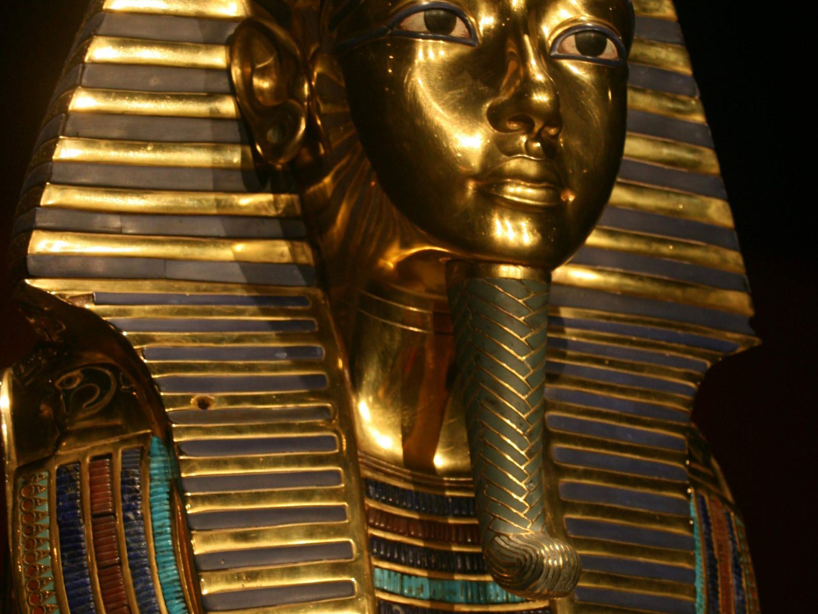 Золотая маска фараона Тутанхамона