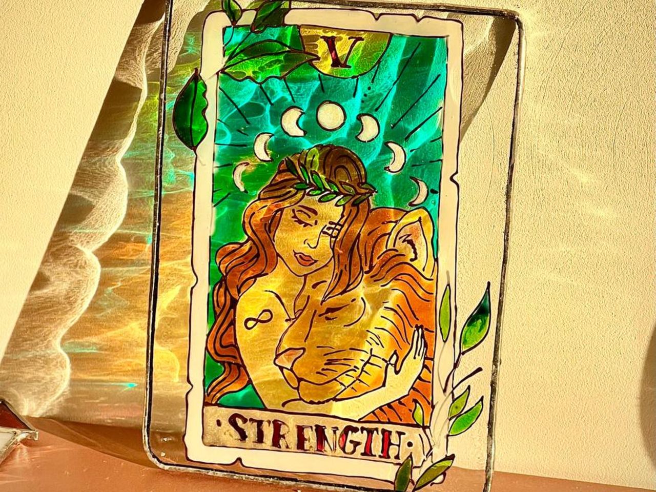 Мастер-класс «Картина на стекле витражными красками» - групповая экскурсия в Калининграде длительностью 3 часа с количеством участников до 8 человек цена экскурсии 2200₽