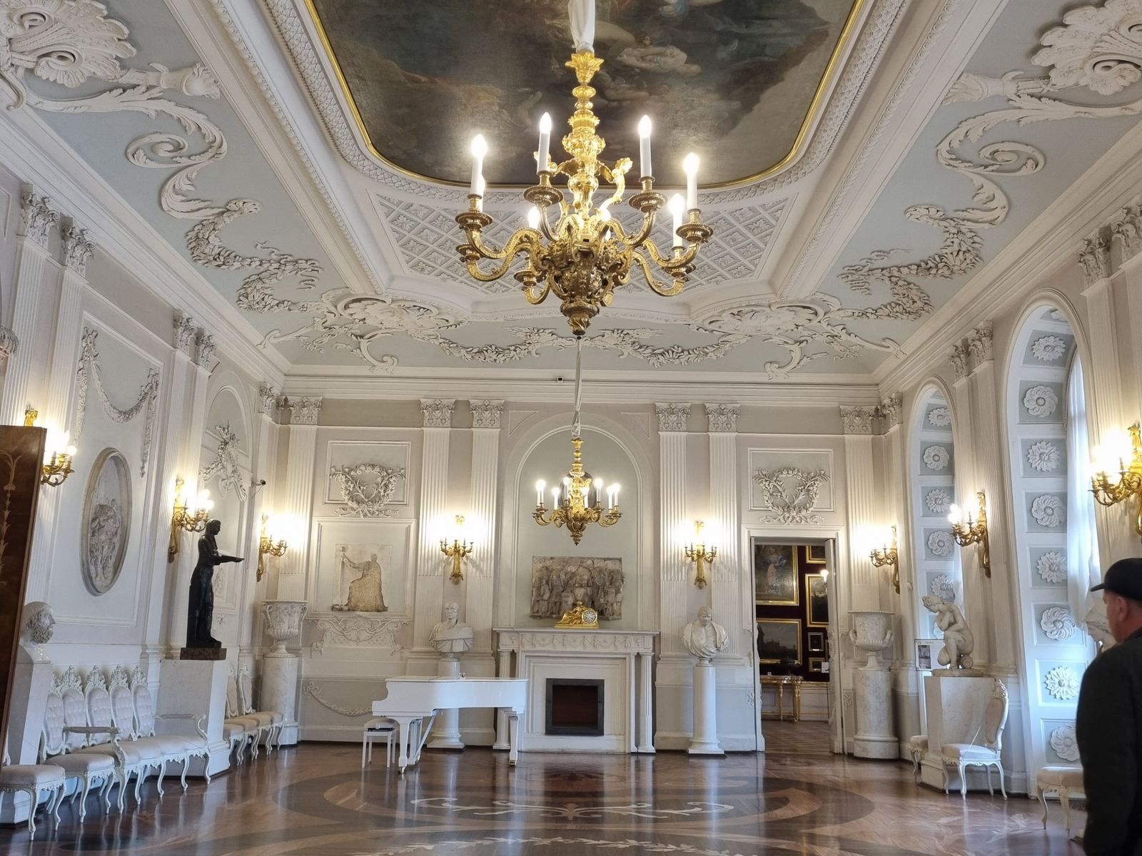 Белый зал Гатчинского дворца