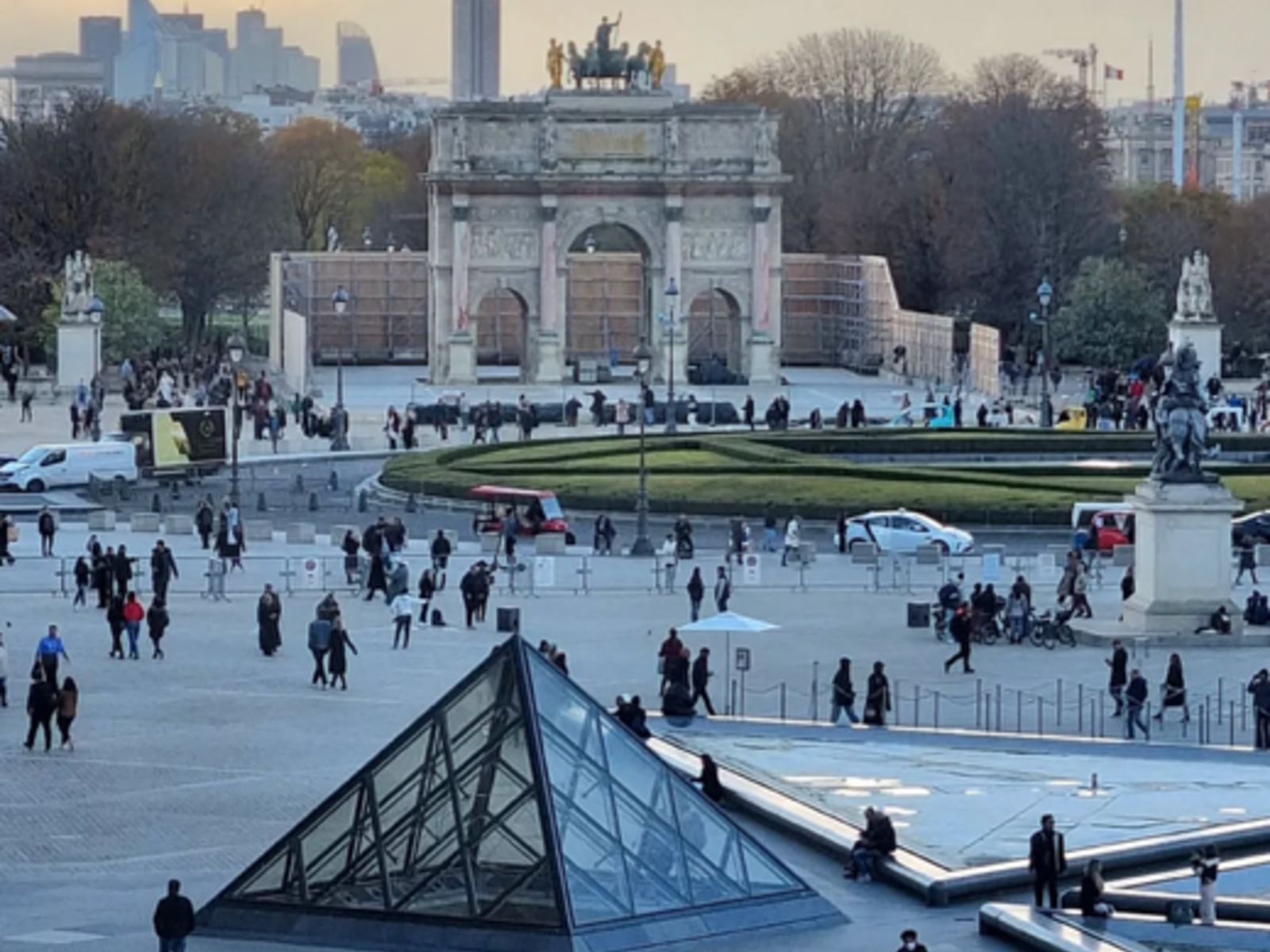 Малая Триумфальная арка в районе Лувра