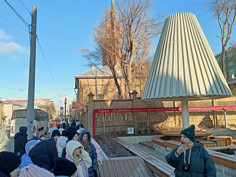 Алексей Николаевич Толстой родился в Самарской губернии. В литературном сквере об этом говорили
