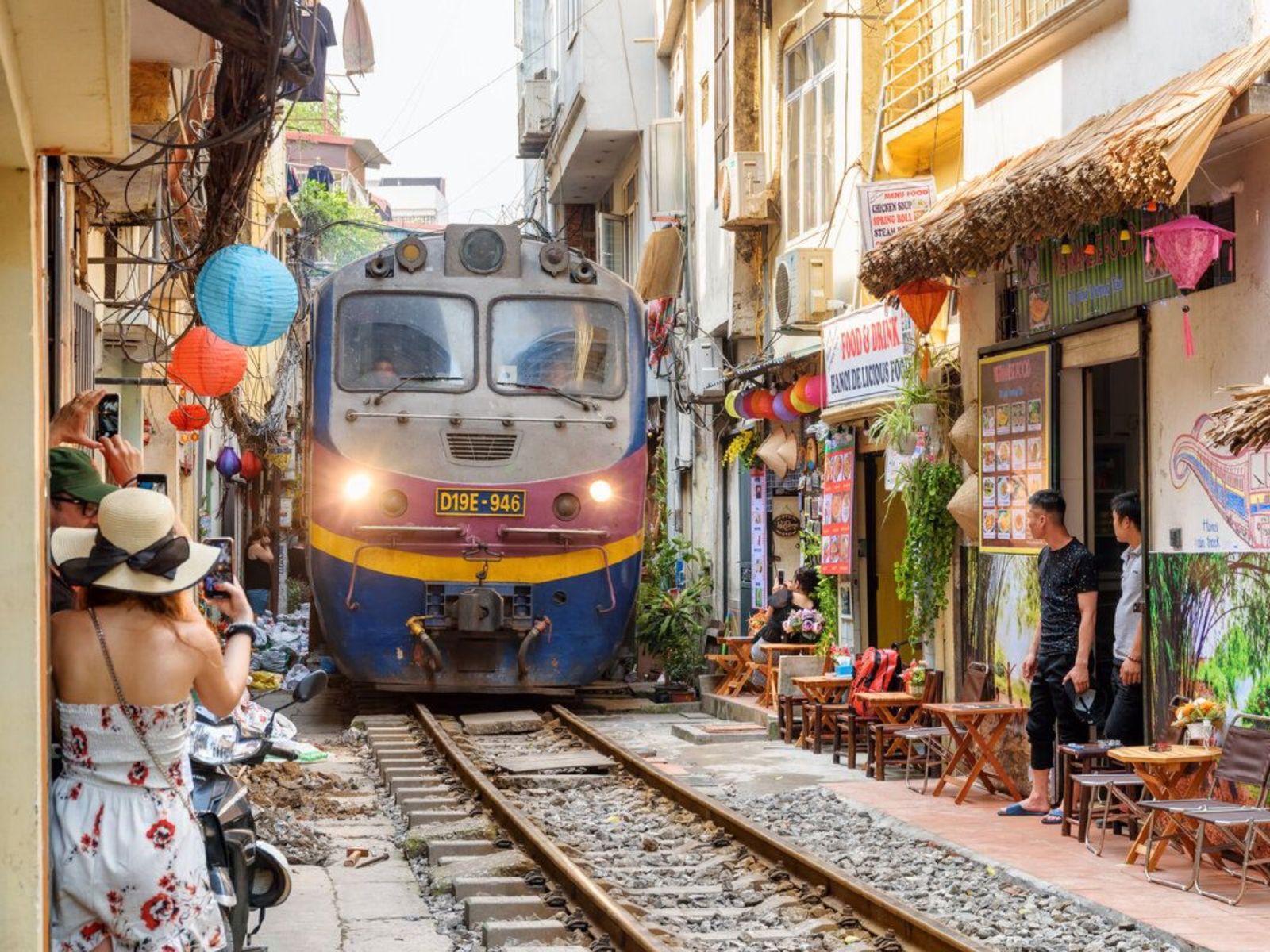 Поезд на улице