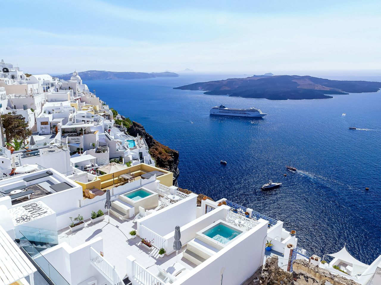 Экскурсия по Санторини "Ия, вино и пляж" для туристов с Astoria - групповая экскурсия на Санторини на автобусе длительностью 7 часов с количеством участников до 19 человек цена экскурсии 120€