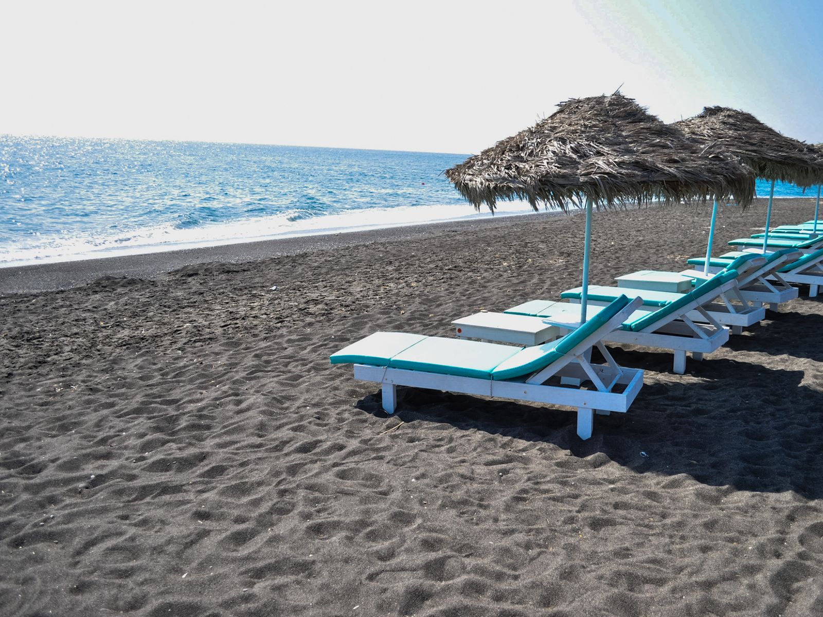 Черный пляж