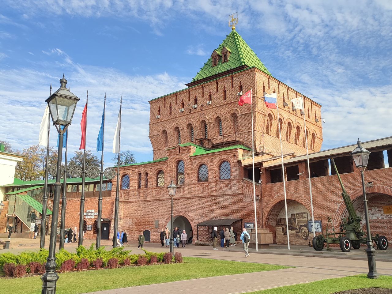 Обзорная экскурсия по кремлю – жемчужине Нижнего Новгорода - индивидуальная экскурсия в Нижнем Новгороде пешком длительностью 1.5 часа с количеством участников до 20 человек цена экскурсии 4900₽