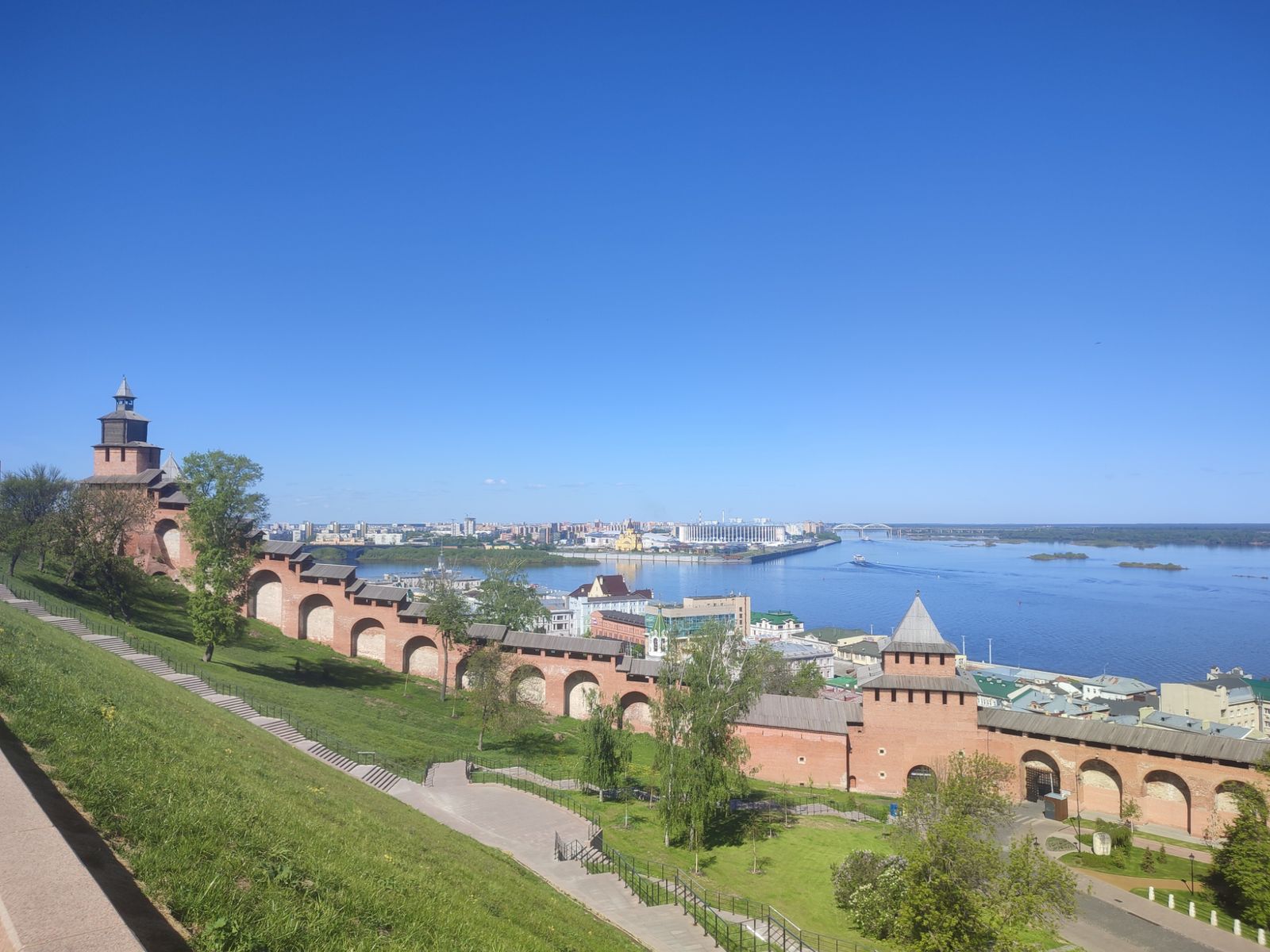 Вид на Стрелку Волги и Оки с Кремлевского откоса