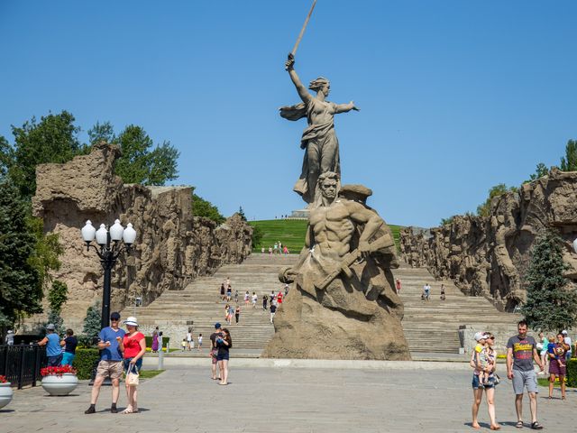 Групповая экскурсия на майские праздники по Мамаеву кургану