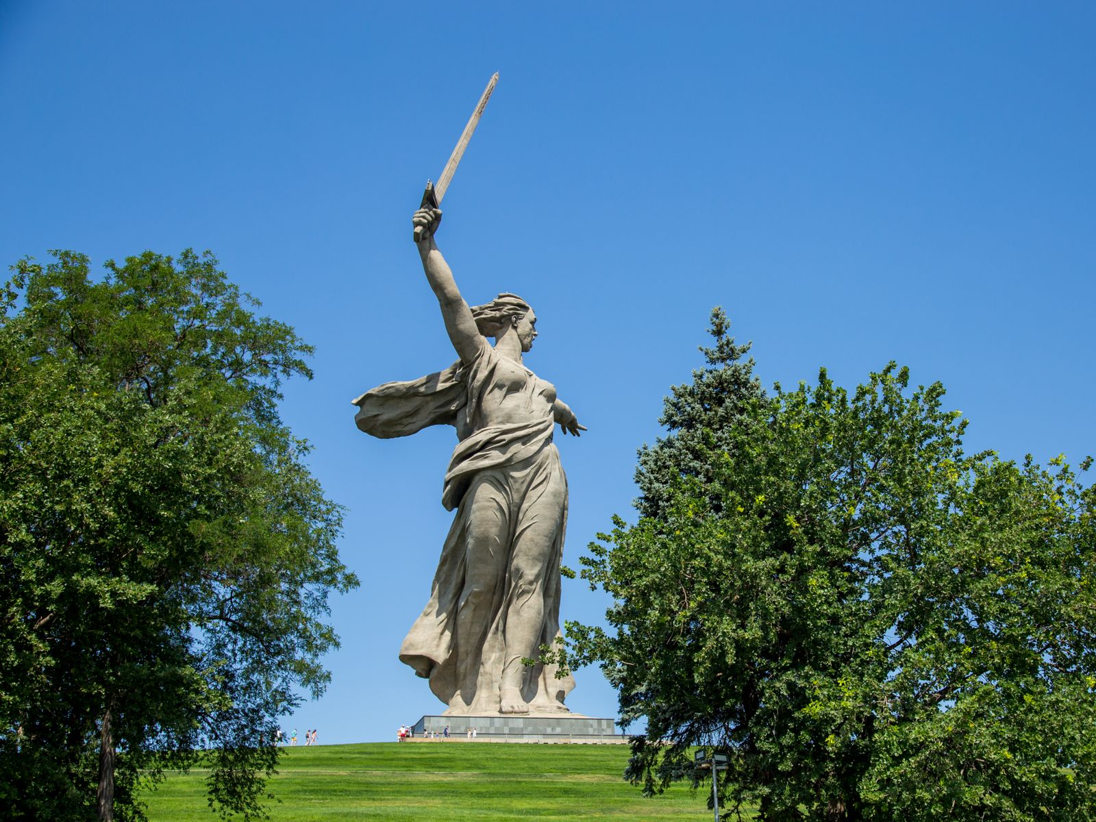 Монумент "Родина-мать зовет!"