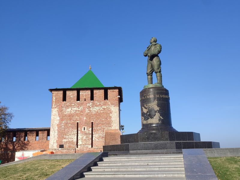 Памятник Чкалову