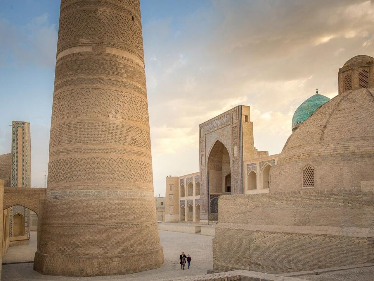 Аудиогид по Бухаре: самостоятельная обзорная экскурсия - индивидуальная экскурсия в Бухаре длительностью 6 часов с количеством участников до 1 человек со скидкой 40% еще 34 часа цена экскурсии 6€