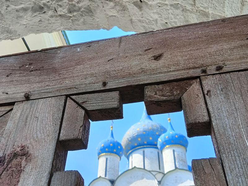 Экскурсия по Суздалю: от белокаменных шедевров до чаши медовухи - групповая экскурсия в Суздале пешком длительностью 2 часа с количеством участников до 15 человек цена экскурсии 2000₽