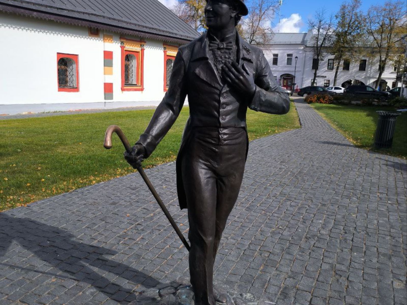 Памятник Бальзаминову на Торговой площади