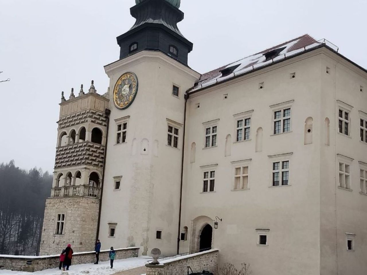 Экскурсия по окрестностям Кракова: замки, парк и форель на гриле - индивидуальная экскурсия в Кракове на машине гида длительностью 8 часов с количеством участников до 8 человек цена экскурсии 190€