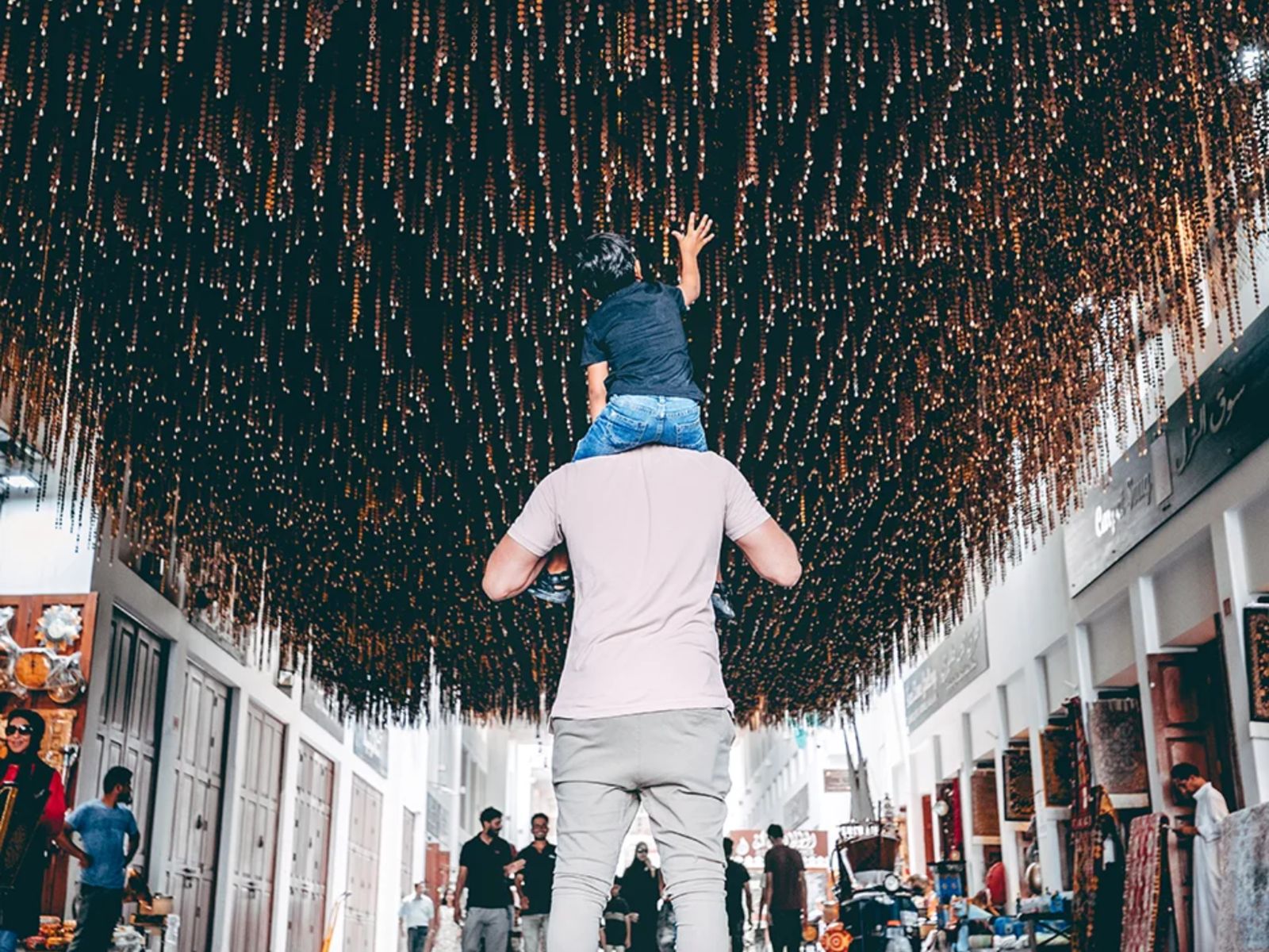 Атмосфера настоящего восточного рынка