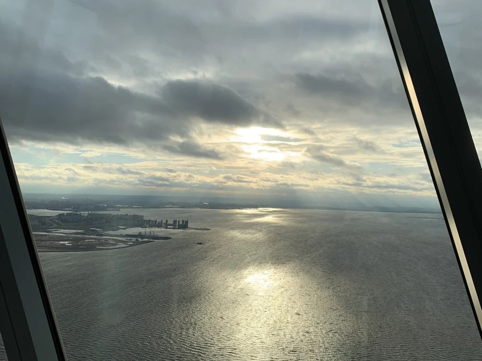 Вид со смотровой Лахта Центра