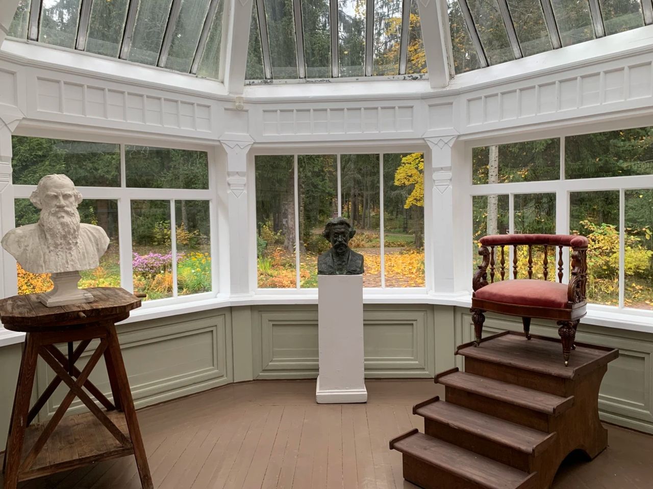 Обзорная экскурсия на автомобиле в Сестрорецк, Репино и Комарово - индивидуальная экскурсия в Санкт-Петербурге на машине гида длительностью 5 часов с количеством участников до 4 человек цена экскурсии 15500₽