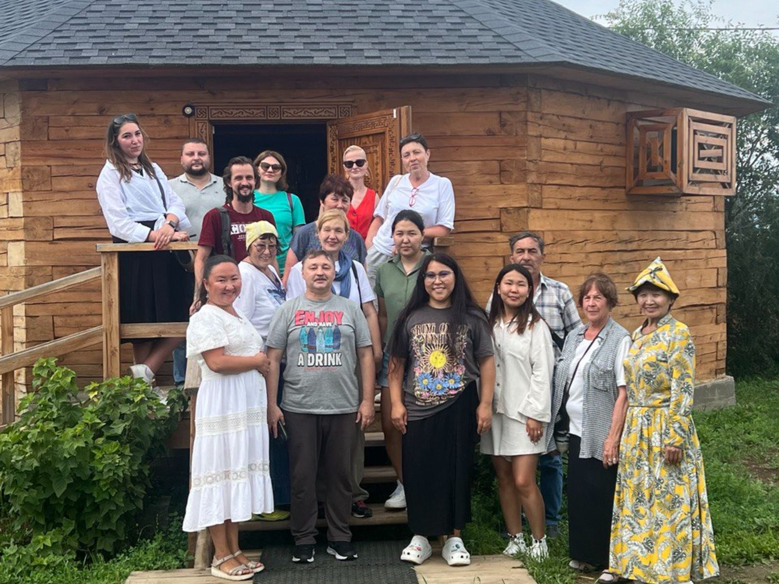 Приехали с гостями