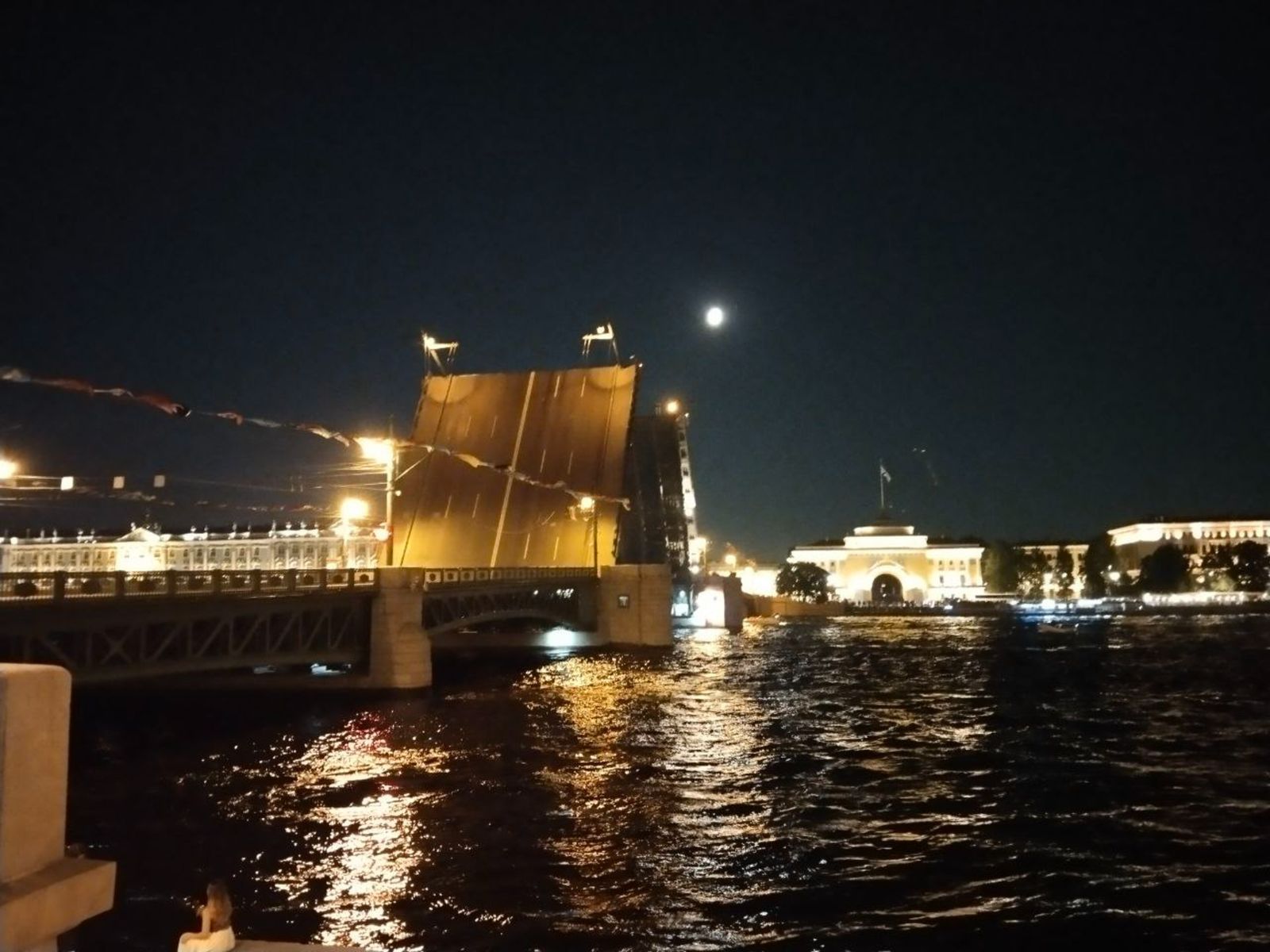 Развод Дворцового моста