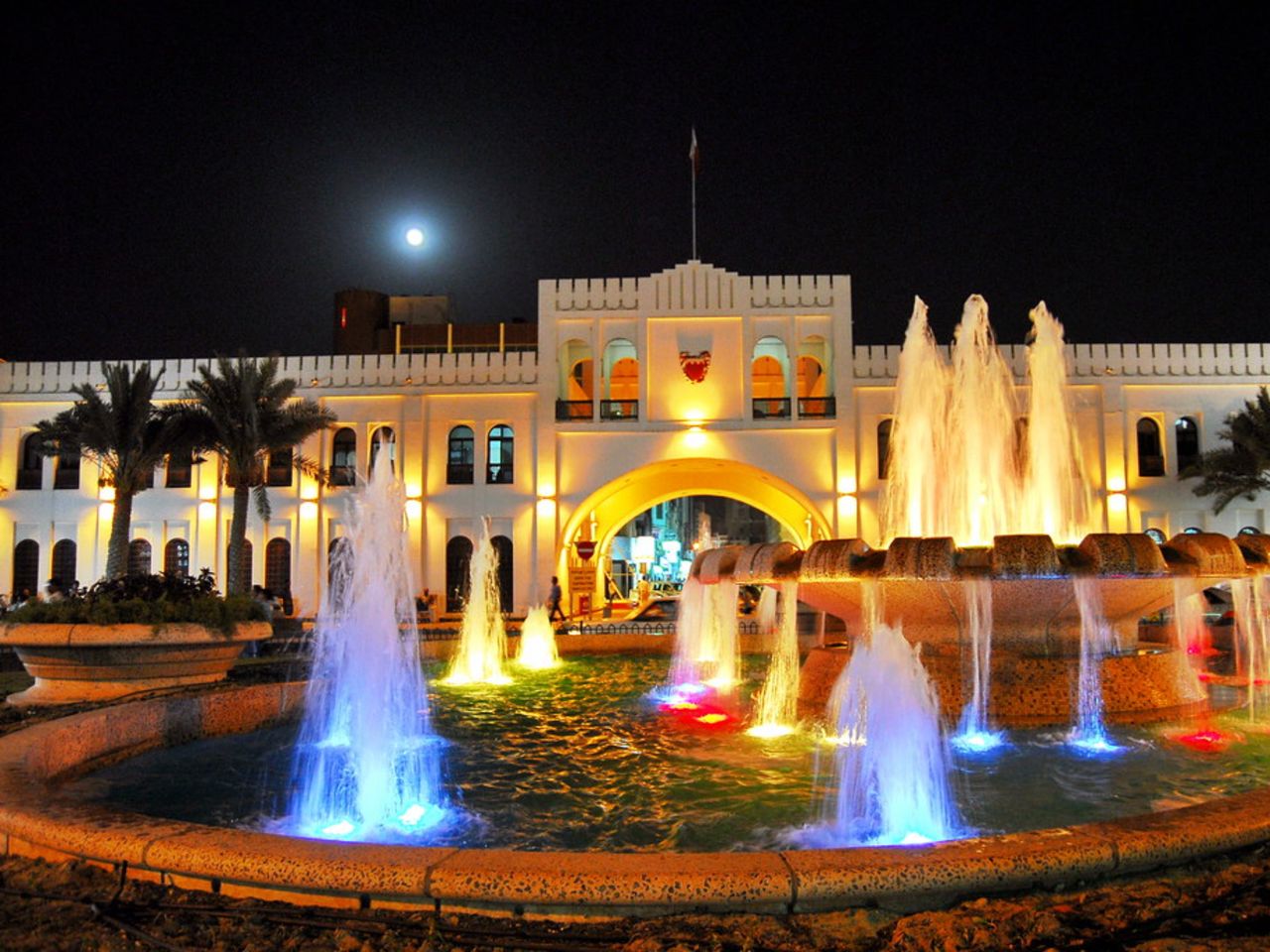 Экскурсия по ночной Манаме с rooftop и традиционным ужином - групповая экскурсия в Манаме на автобусе длительностью 5 часов с количеством участников до 15 человек со скидкой 30% цена экскурсии 84€