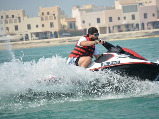 Активности в Манаме: jet ski, banana boat, wakeboard, парасейлинг