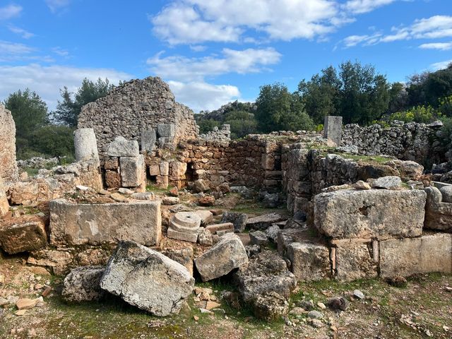 Экскурсия в археопарк Лирботон Коме: тишина и оливковый свет