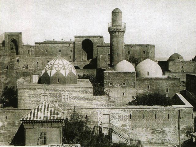 Индивидуальная обзорная экскурсия в Баку об истории Азербайджана — фото 2