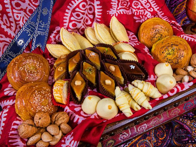 Гастроэкскурсия по Баку: от рынков и чайных до дегустаций