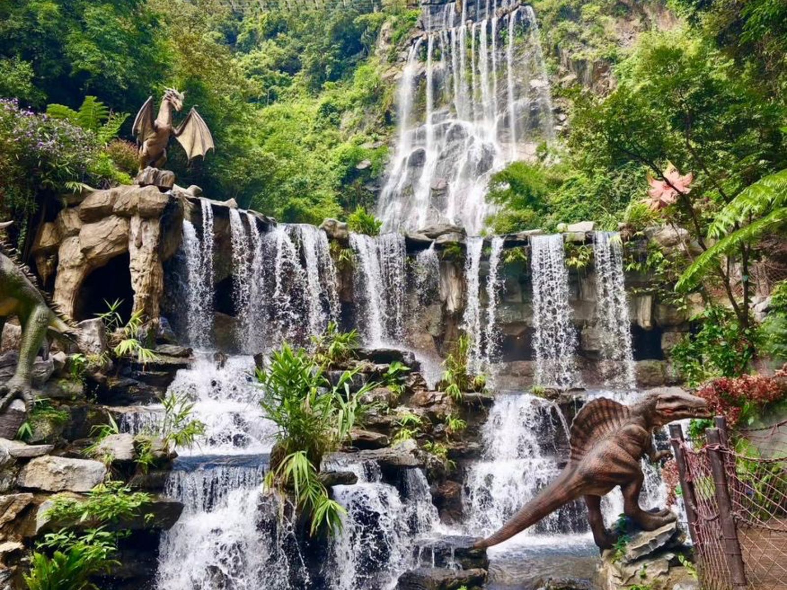 Водопад и динозавры